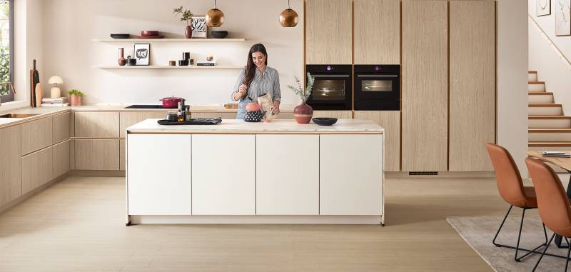 cuisine moderne en bois avec ilot central à Brioude 